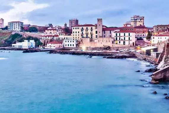 Piombino: panorama sur la ville de bord de mer