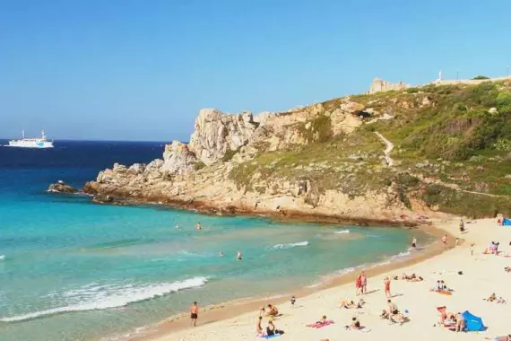 Santa Teresa di Gallura, Sardaigne : panorama d'une plage